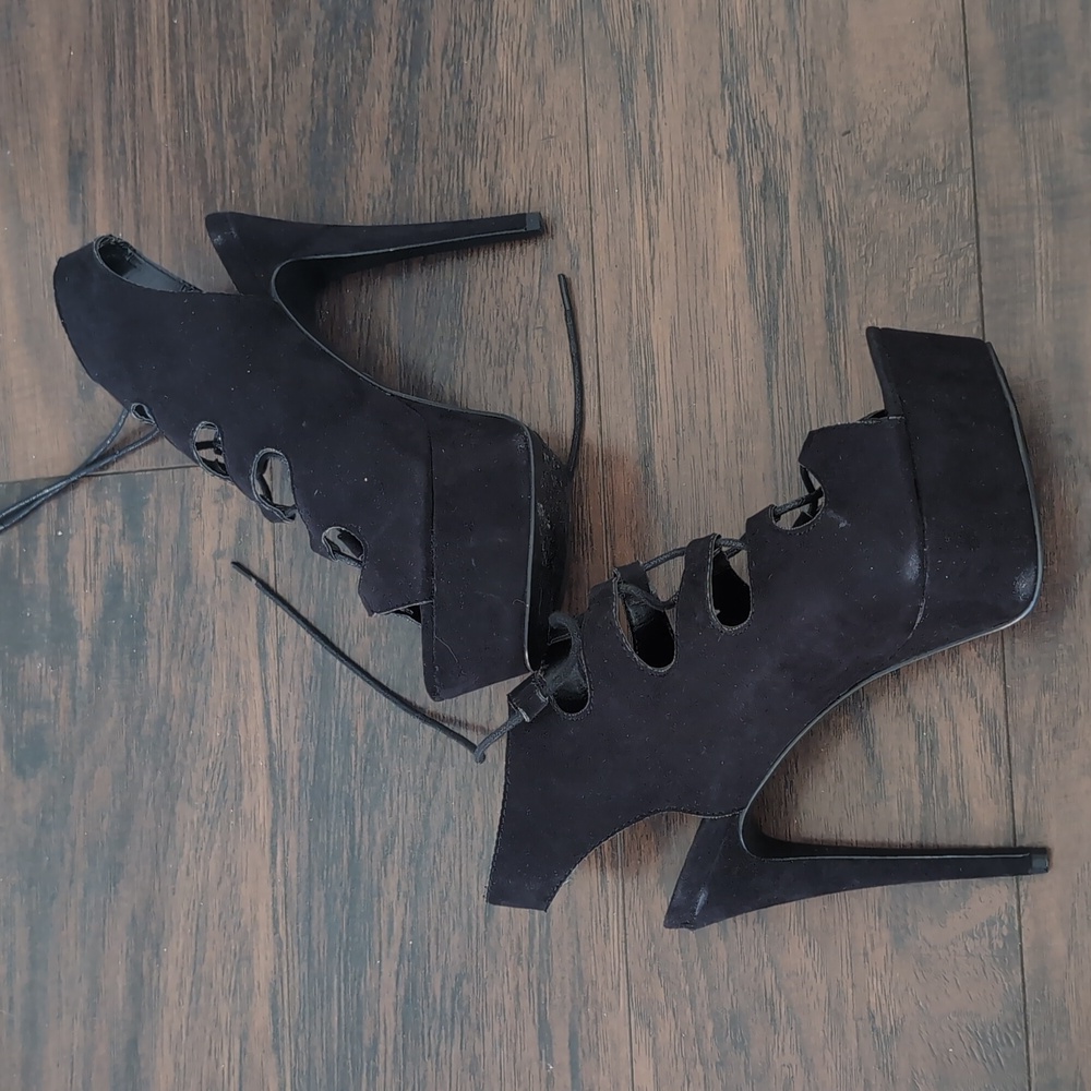 Last Offer Before Donation: Cathy Jean Suede Heels - Picture 3 of 4